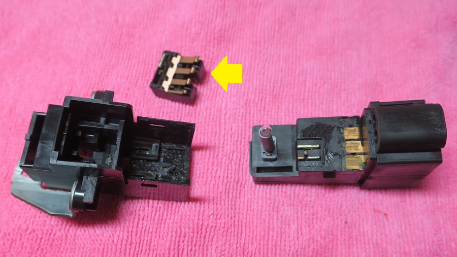 z32ハザードスイッチの分解、組立及び電球のLED化