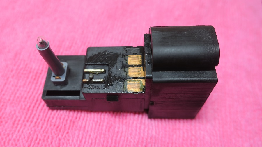 z32ハザードスイッチの分解、組立及び電球のLED化