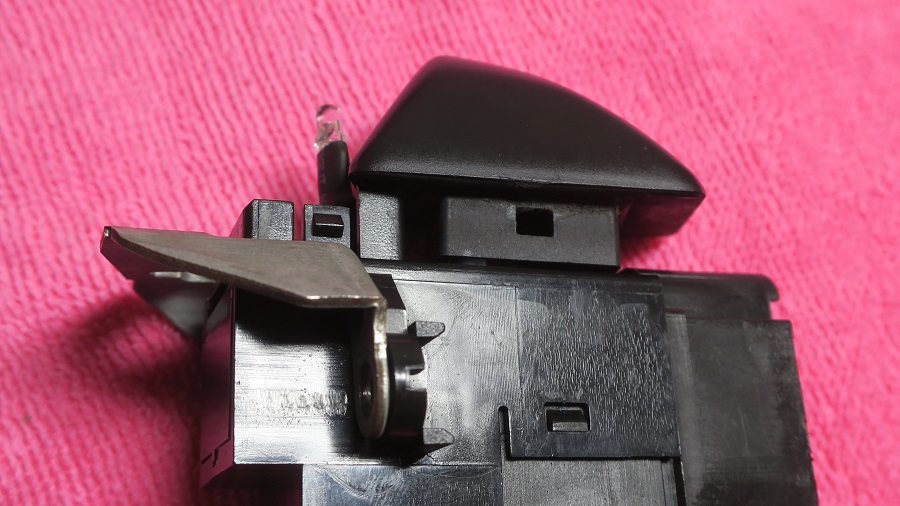 z32ハザードスイッチの分解、組立及び電球のLED化