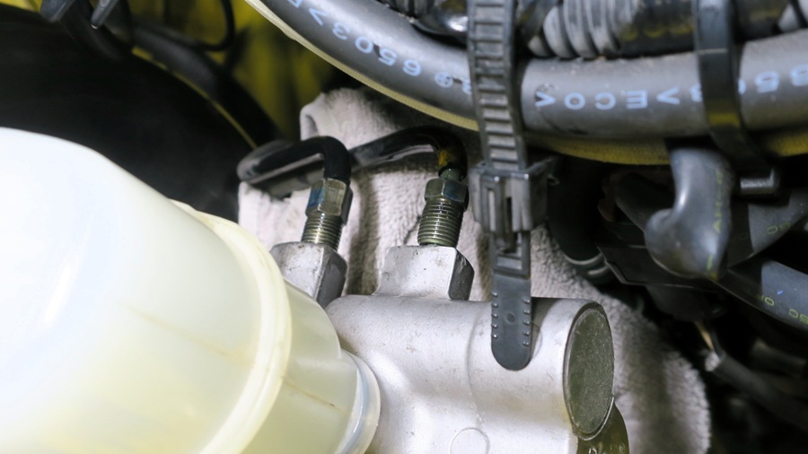 z32 bnr34(gt-r)ブレーキマスターシリンダーの交換