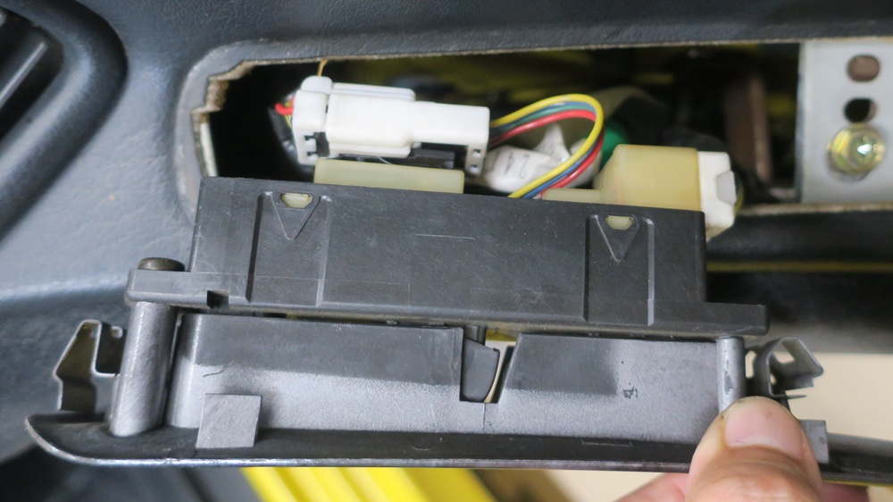 z32運転席ドア内張りの取外し