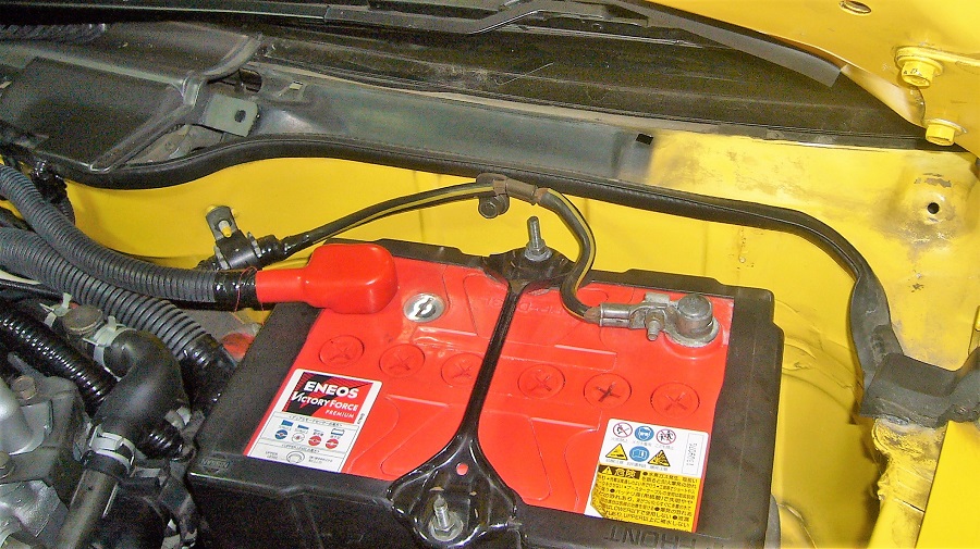 z32ボンネットフードインシュレーター及びフードシール類の交換