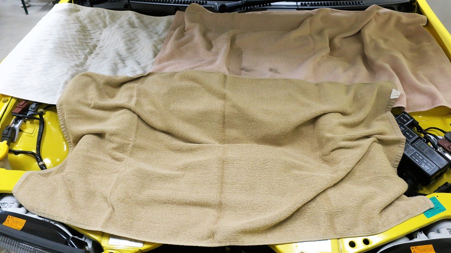 z32ボンネットフードインシュレーター及びフードシール類の交換