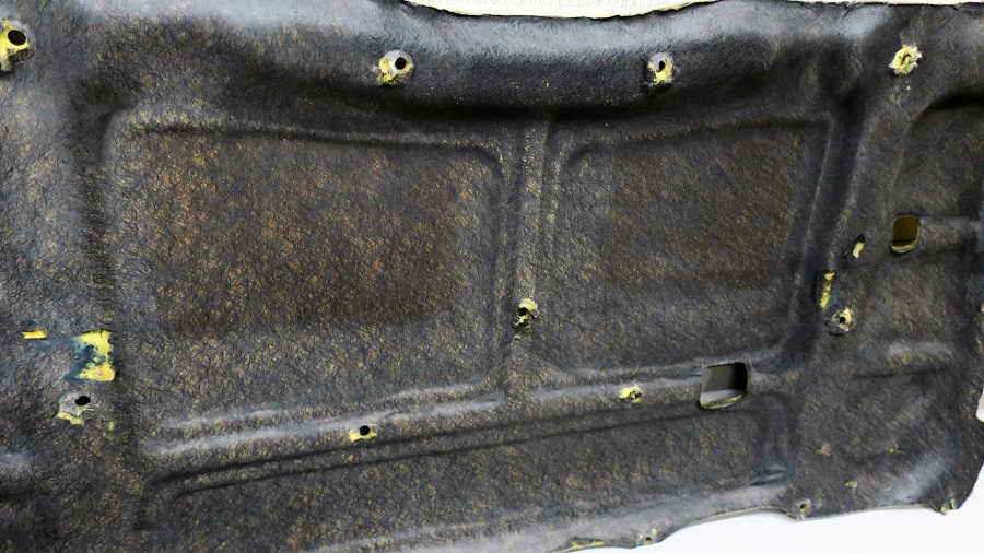 z32ボンネットフードインシュレーター及びフードシール類の交換