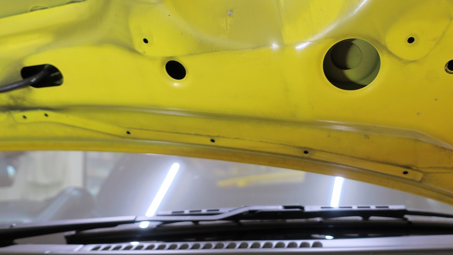 z32ボンネットフードインシュレーター及びフードシール類の交換