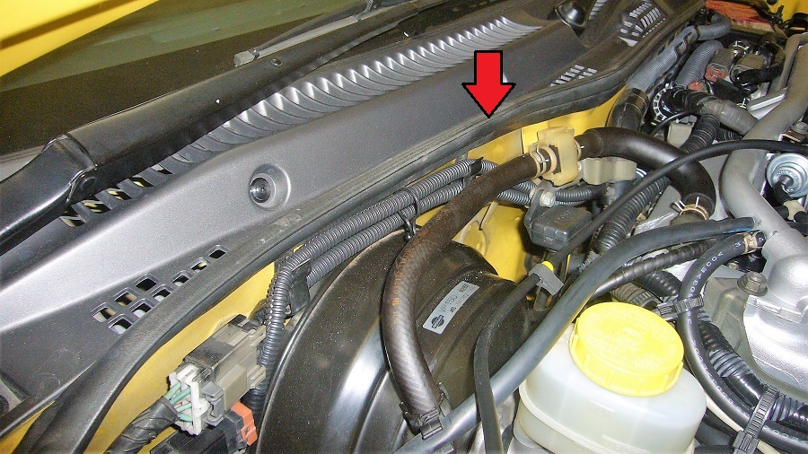 z32ボンネットフードインシュレーター及びフードシール類の交換