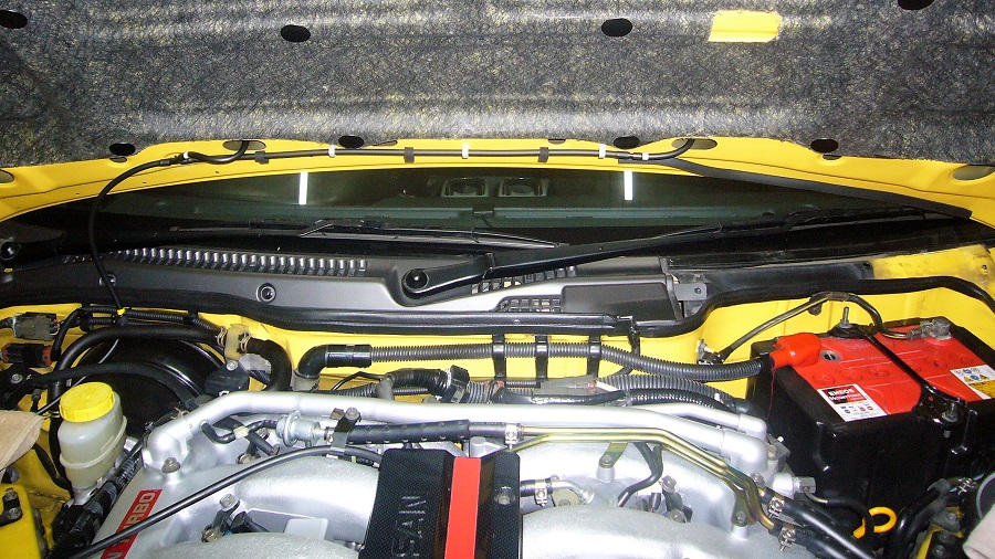 z32ボンネットフードインシュレーター及びフードシール類の交換