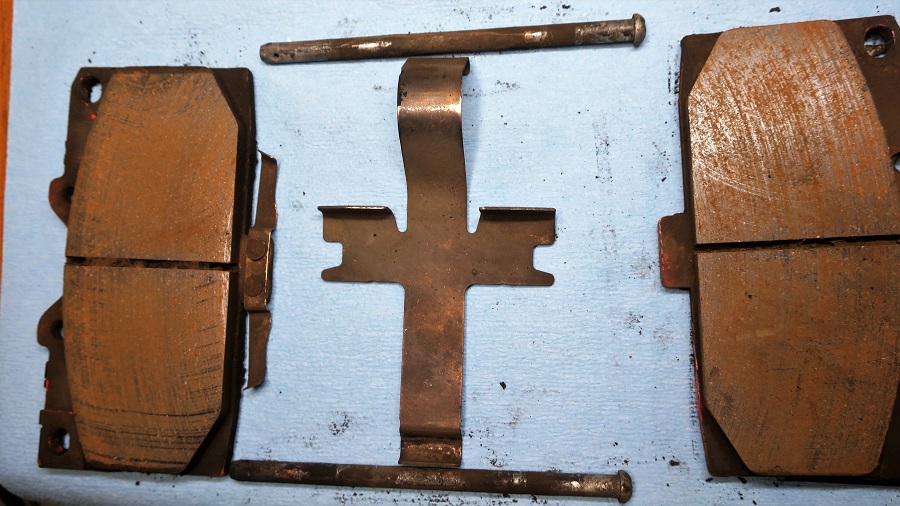 z32 er34フロントキャリパーのオーバーホール、ナット打ち替え、流用