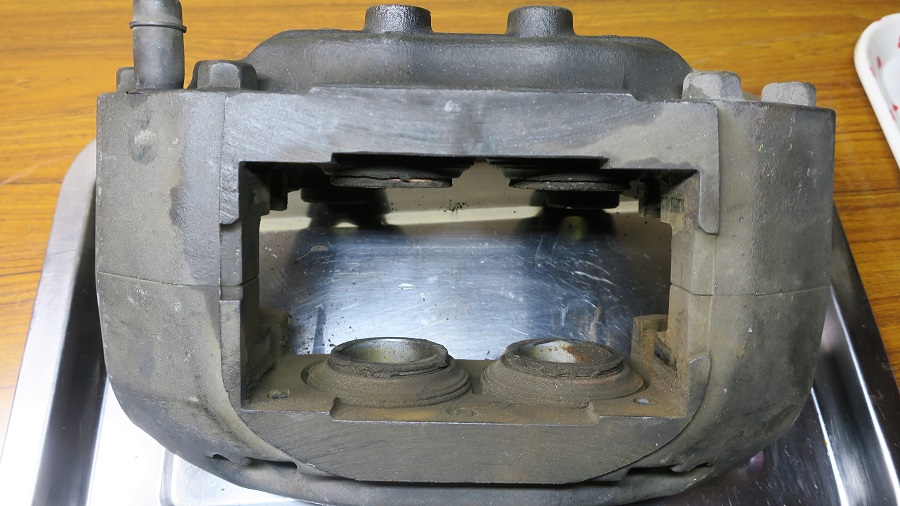 z32 er34フロントキャリパーのオーバーホール、ナット打ち替え、流用