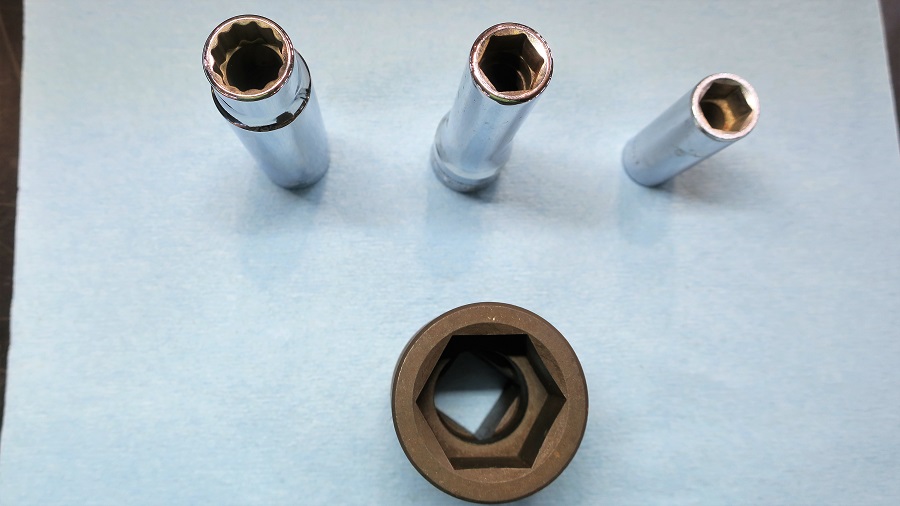 z32 er34フロントキャリパーのオーバーホール、ナット打ち替え、流用