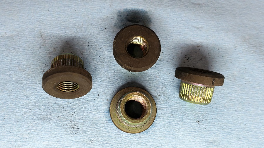 z32 er34フロントキャリパーのオーバーホール、ナット打ち替え、流用