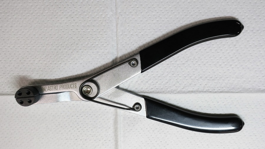 z32 er34フロントキャリパーのオーバーホール、ナット打ち替え、流用