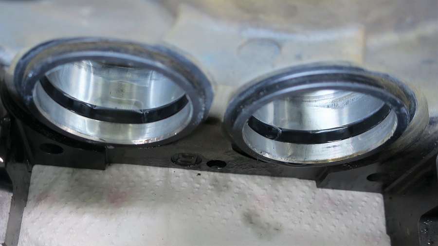 z32 er34フロントキャリパーのオーバーホール、ナット打ち替え、流用