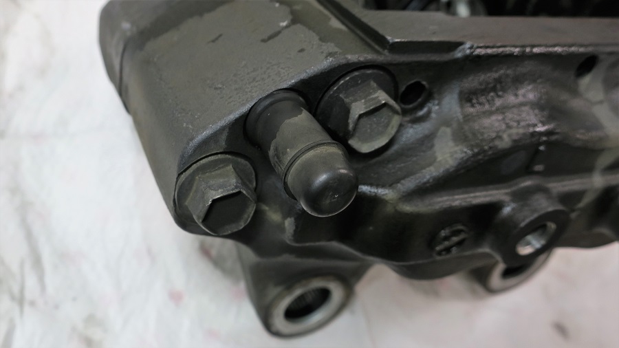 z32 er34フロントキャリパーのオーバーホール、ナット打ち替え、流用