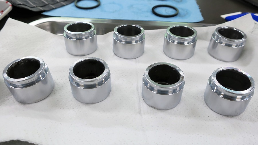 z32 er34フロントキャリパーのオーバーホール、ナット打ち替え、流用