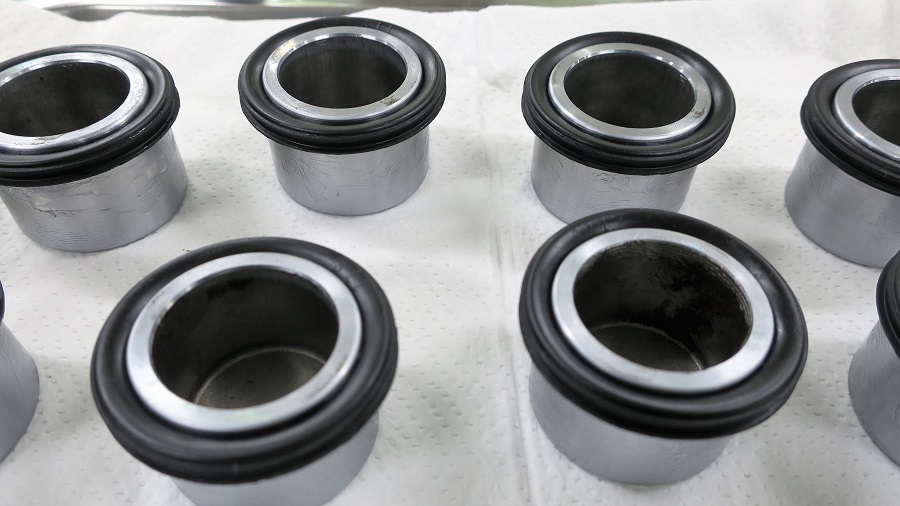 z32 er34フロントキャリパーのオーバーホール、ナット打ち替え、流用