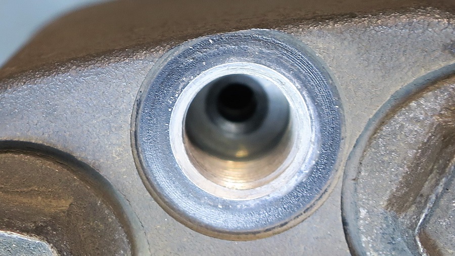 z32 er34フロントキャリパーのオーバーホール、ナット打ち替え、流用