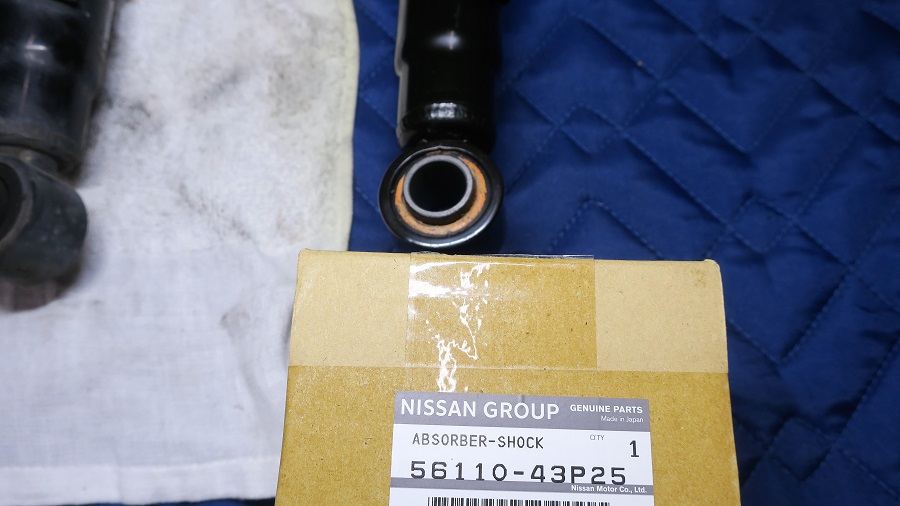 z32純正ショックアブソーバーの交換