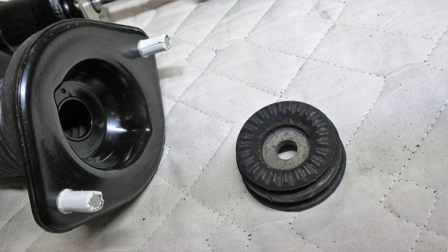 z32純正ショックアブソーバーの交換