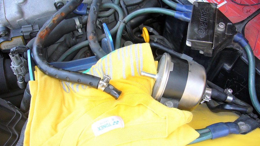 z32エンジンルーム内の燃料系統の交換