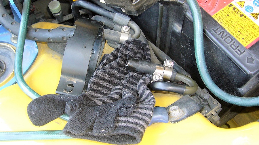 z32エンジンルーム内の燃料系統の交換