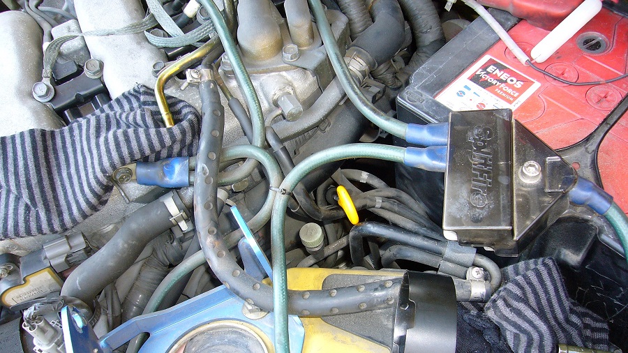 z32エンジンルーム内の燃料系統の交換