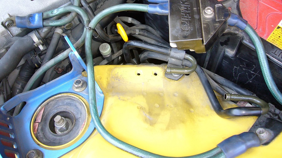 z32エンジンルーム内の燃料系統の交換