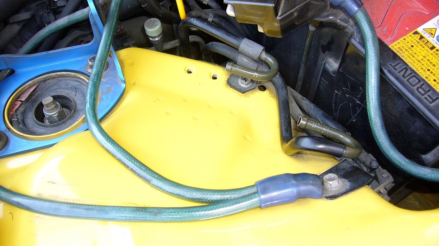 z32エンジンルーム内の燃料系統の交換