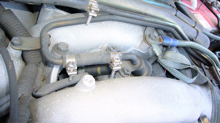 z32エンジンルーム内の燃料系統の交換