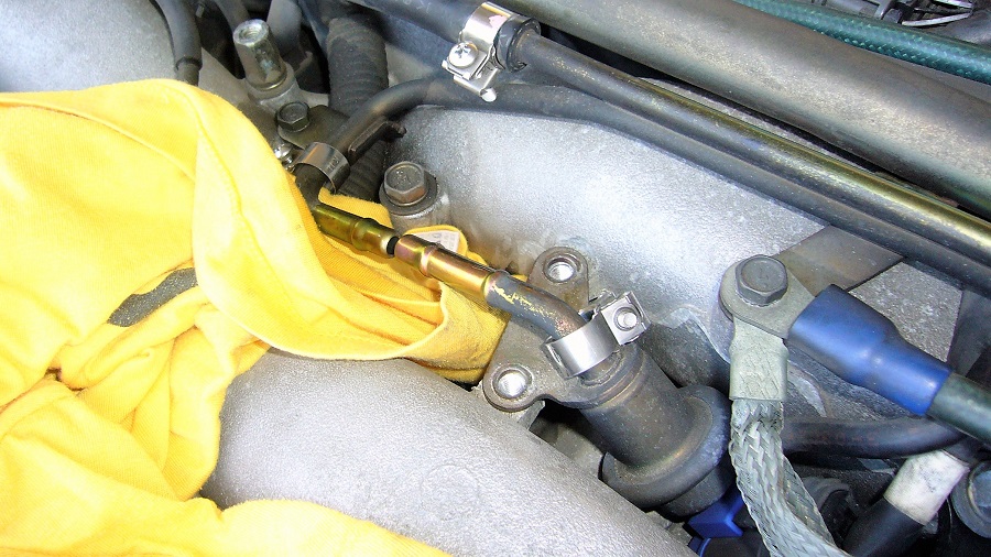 z32エンジンルーム内の燃料系統の交換