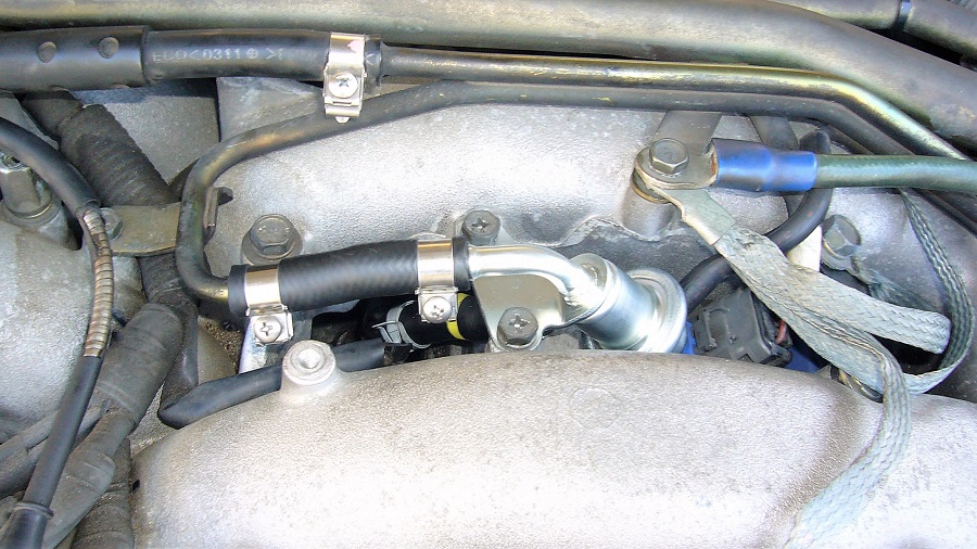 z32エンジンルーム内の燃料系統の交換