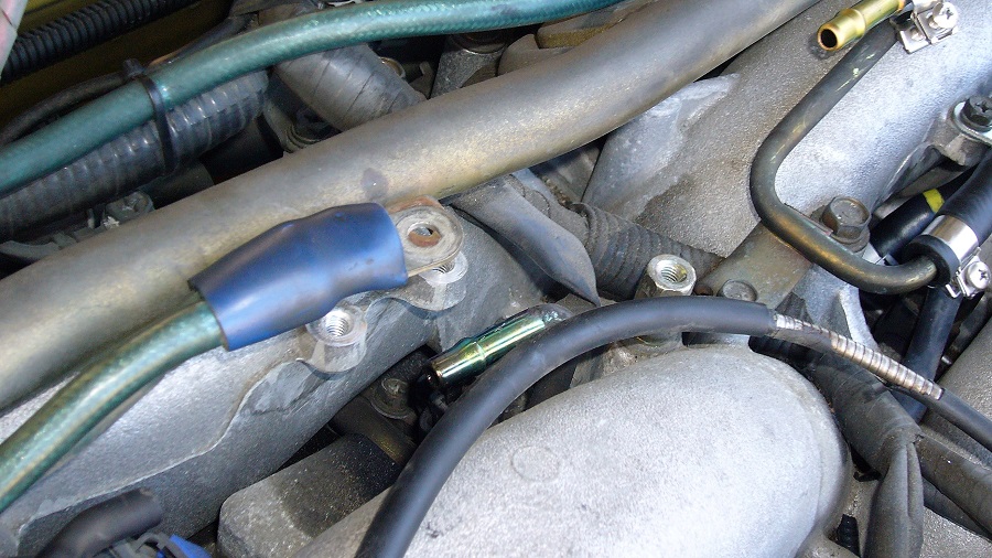 z32エンジンルーム内の燃料系統の交換