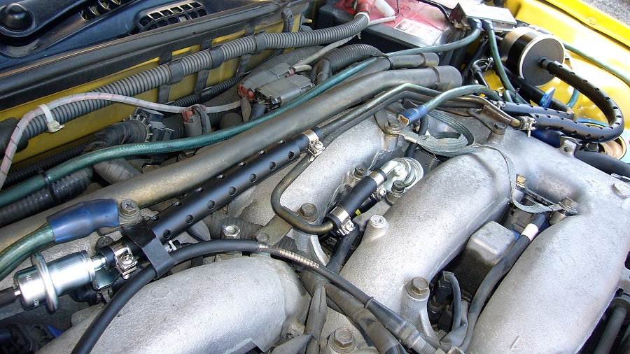 z32エンジンルーム内の燃料系統の交換