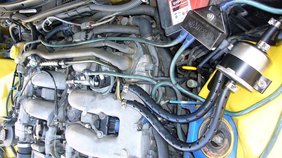 z32エンジンルーム内の燃料系統の交換