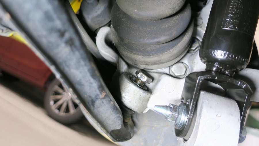 z32リアロアアームの交換