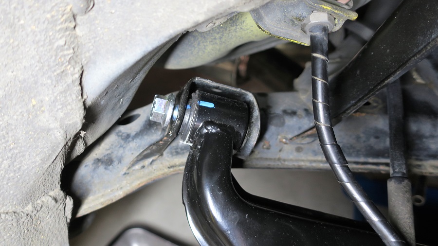 z32リアロアアームの交換