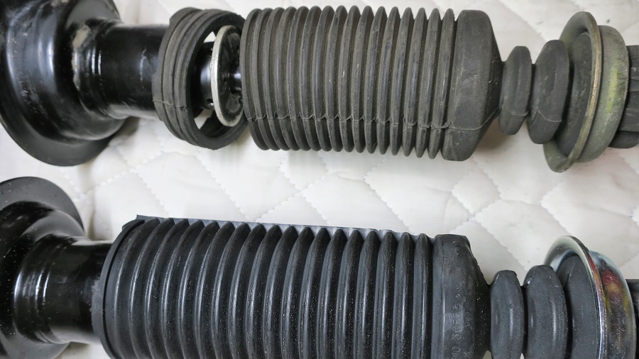 z32純正ショックアブソーバーの交換