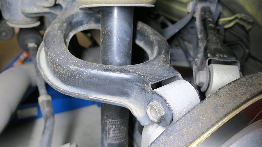 z32リアアッパーリンクの交換