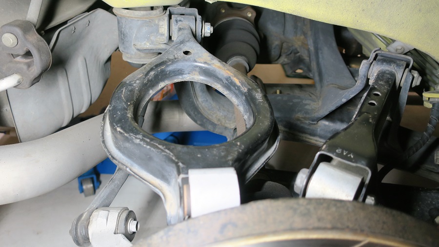 z32リアアッパーリンクの交換