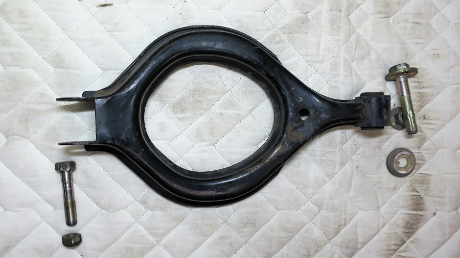 z32リアアッパーリンクの交換