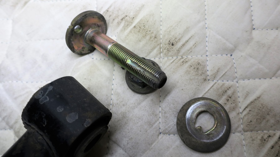 z32リアアッパーリンクの交換