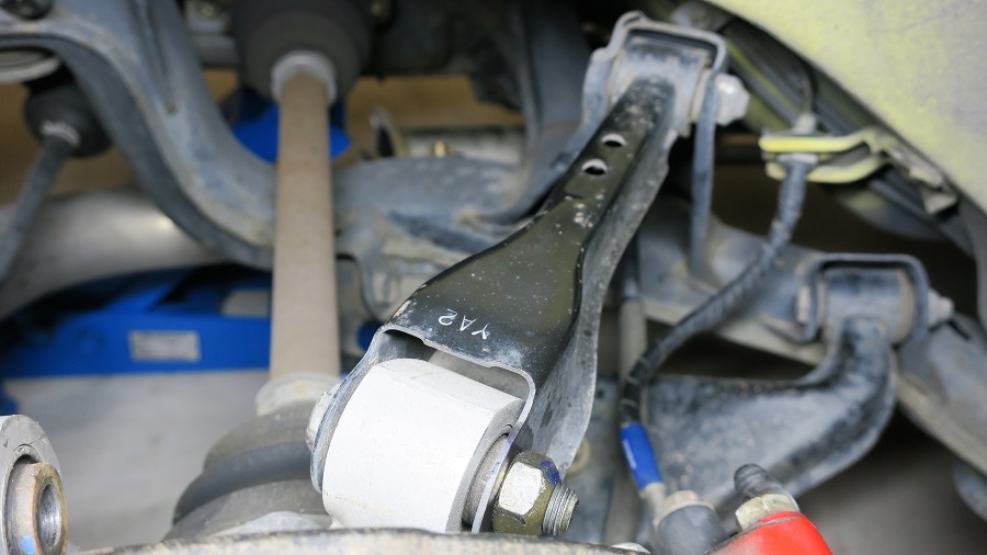 z32リアアッパーリンクの交換