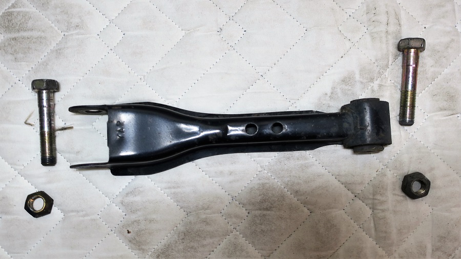 z32リアアッパーリンクの交換