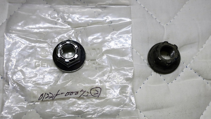 z32リアアッパーリンクの交換