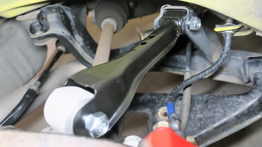 z32リアアッパーリンクの交換