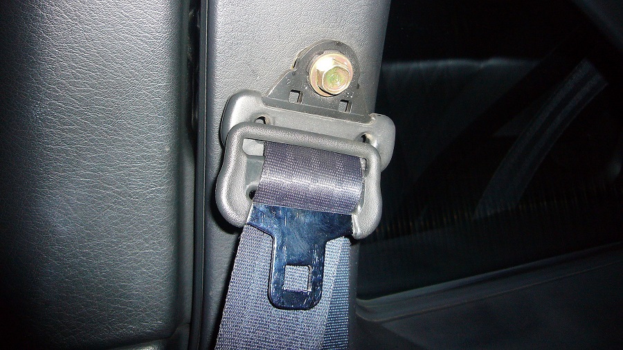 z32シートベルトサポートの取付け