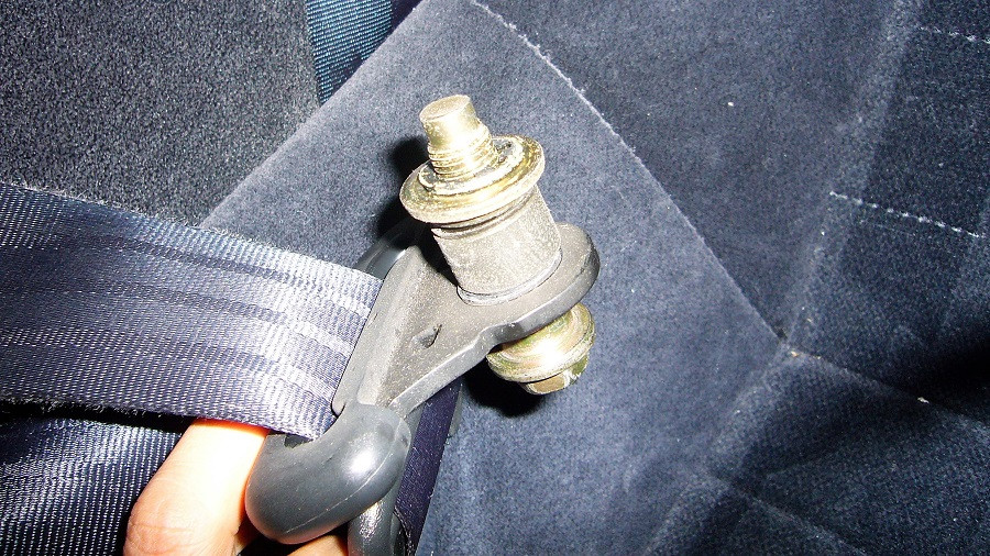 z32シートベルトサポートの取付け