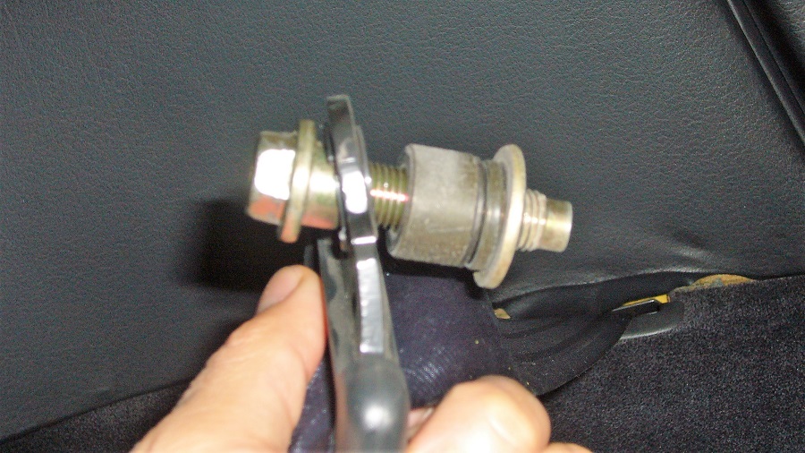 z32シートベルトサポートの取付け