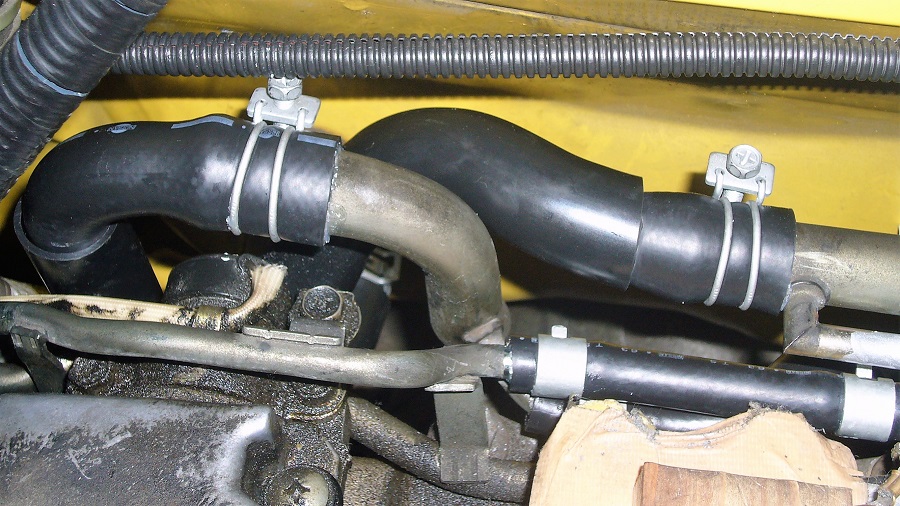 z32サージタンクの取付けと付帯するホース類の交換