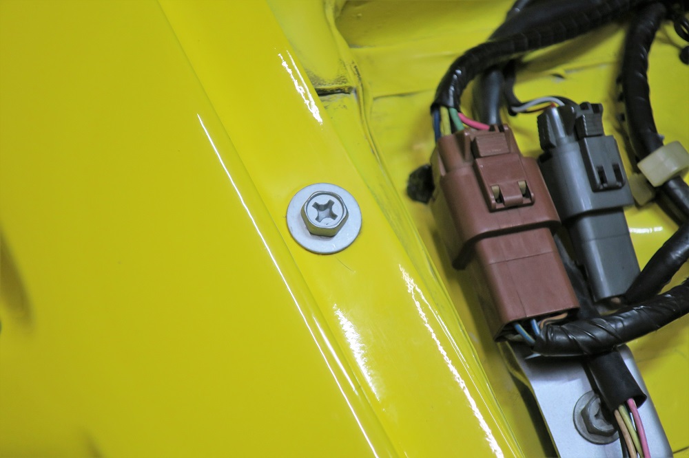 Z32フェンダー固定ボルトの交換